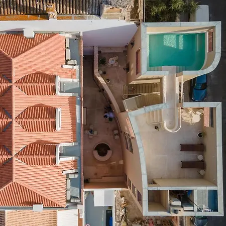 Pombaline Building W/pool By Lovelystay Apartman