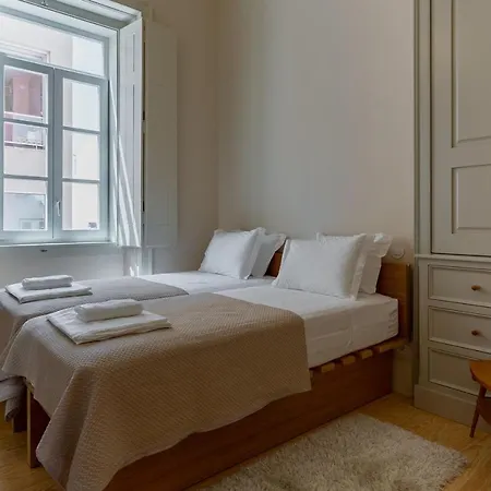 Pombaline Building W/pool By Lovelystay Apartman